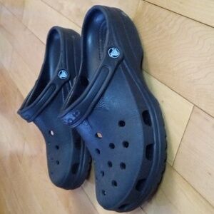 Crocs slip on waterproof shoes in black unisex